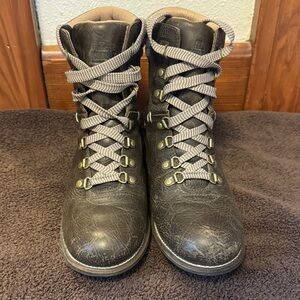 Kodiak Brown Leather Lace-Up Boots